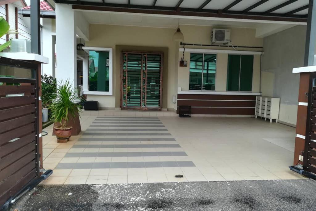 D Wangi Homestay Pasir Gudang At Ecotropic Exteriör bild