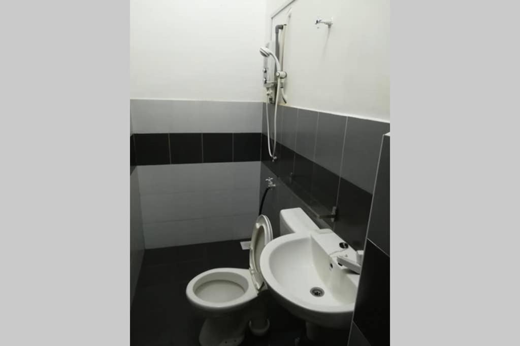 D Wangi Homestay Pasir Gudang At Ecotropic Exteriör bild