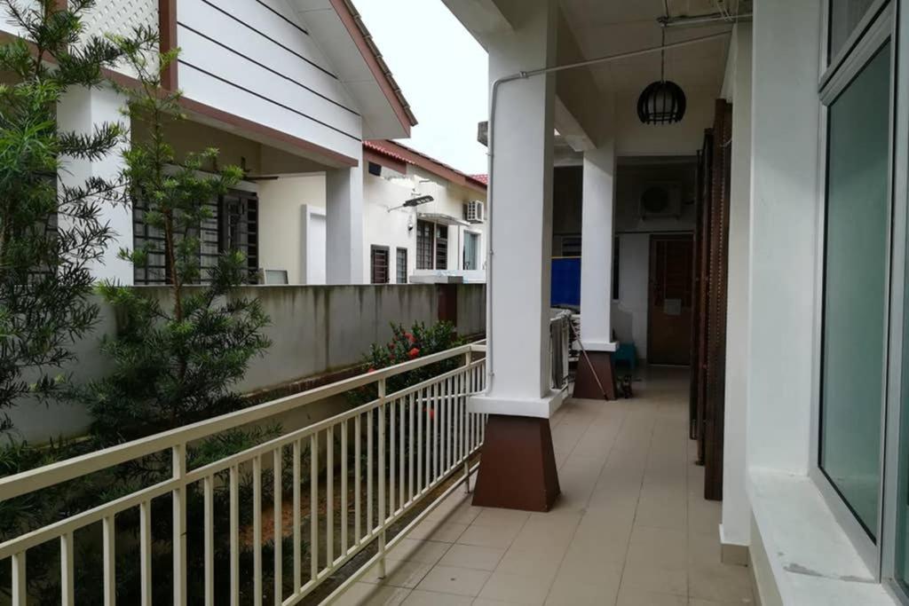 D Wangi Homestay Pasir Gudang At Ecotropic Exteriör bild