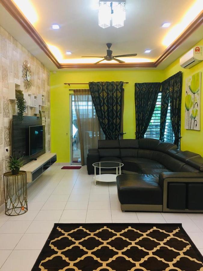 D Wangi Homestay Pasir Gudang At Ecotropic Exteriör bild